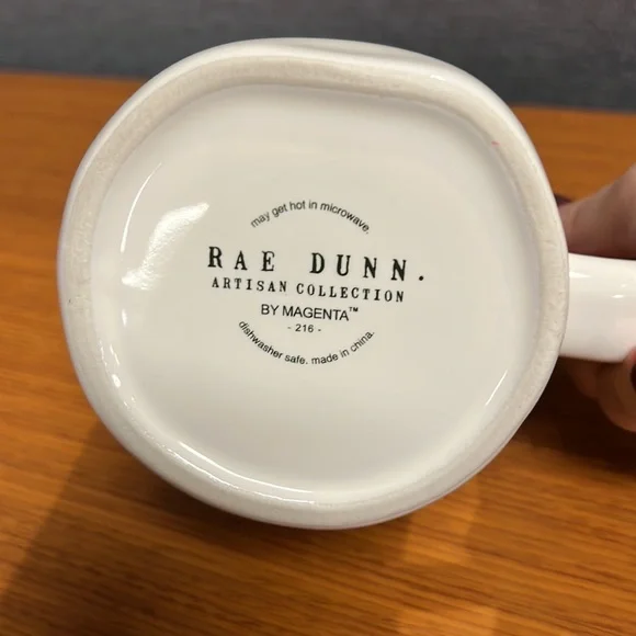💕 Rae Dunn HUGS Mug New! - Picture 3 of 3